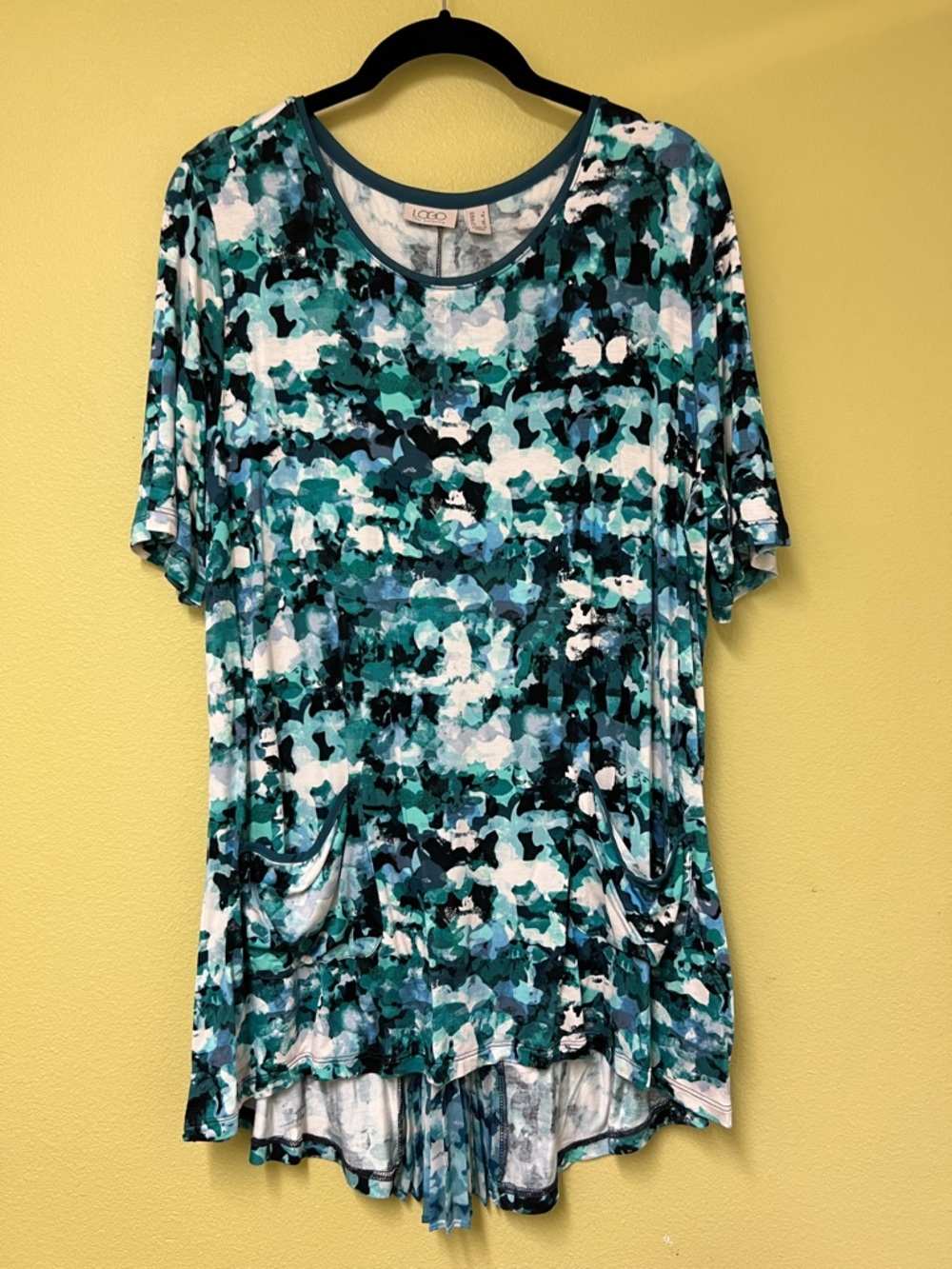 LOGO by Lori Goldstein Teal, White & Black Abstract Print Short Sleeve Tunic